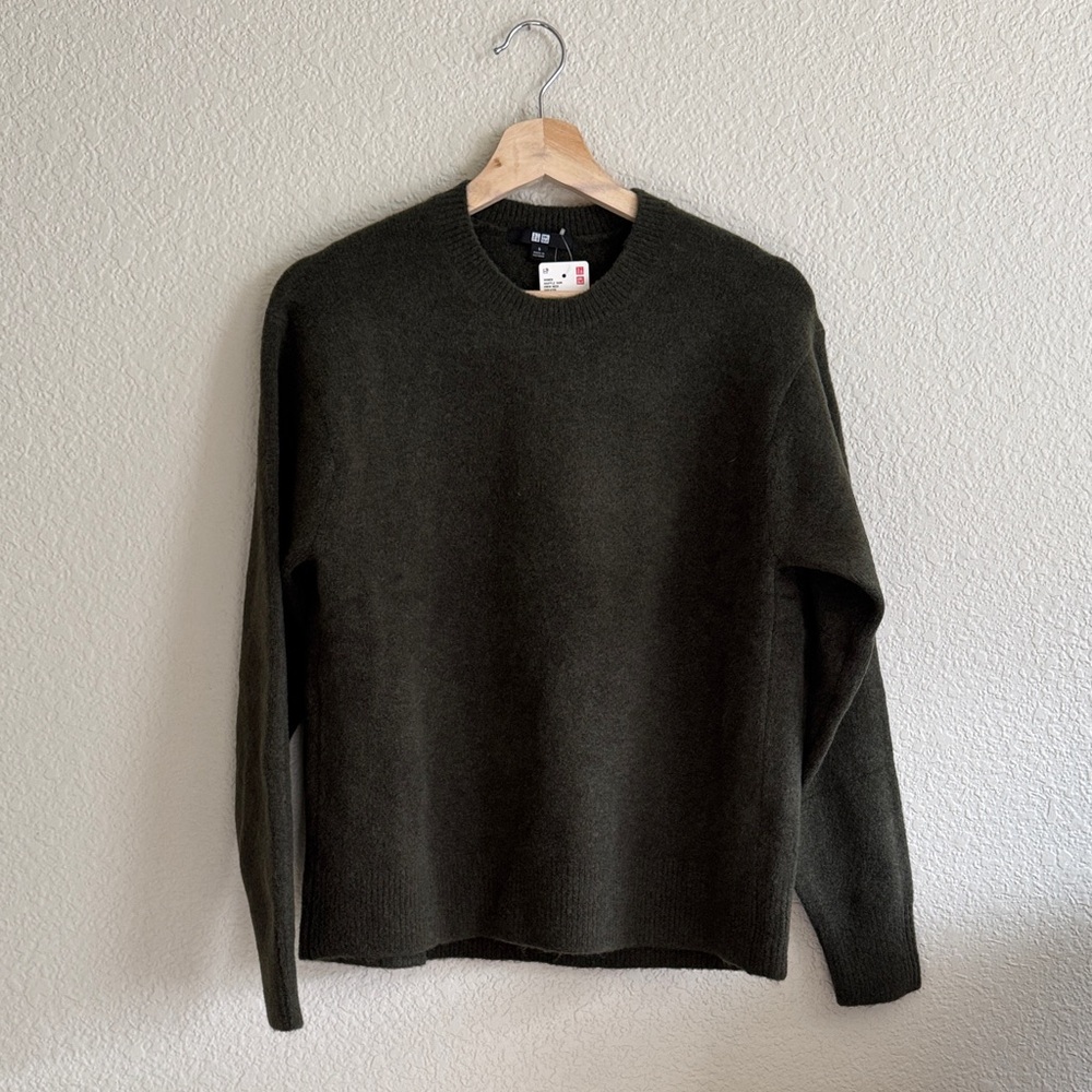 Uniqlo Soufflé Yarn Crewneck Sweater